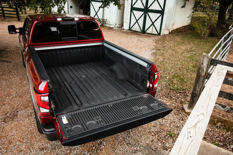 Багажник Nissan Titan XD Platinum Reserve Crew Cab 2019 года  (фото 11 из 34)